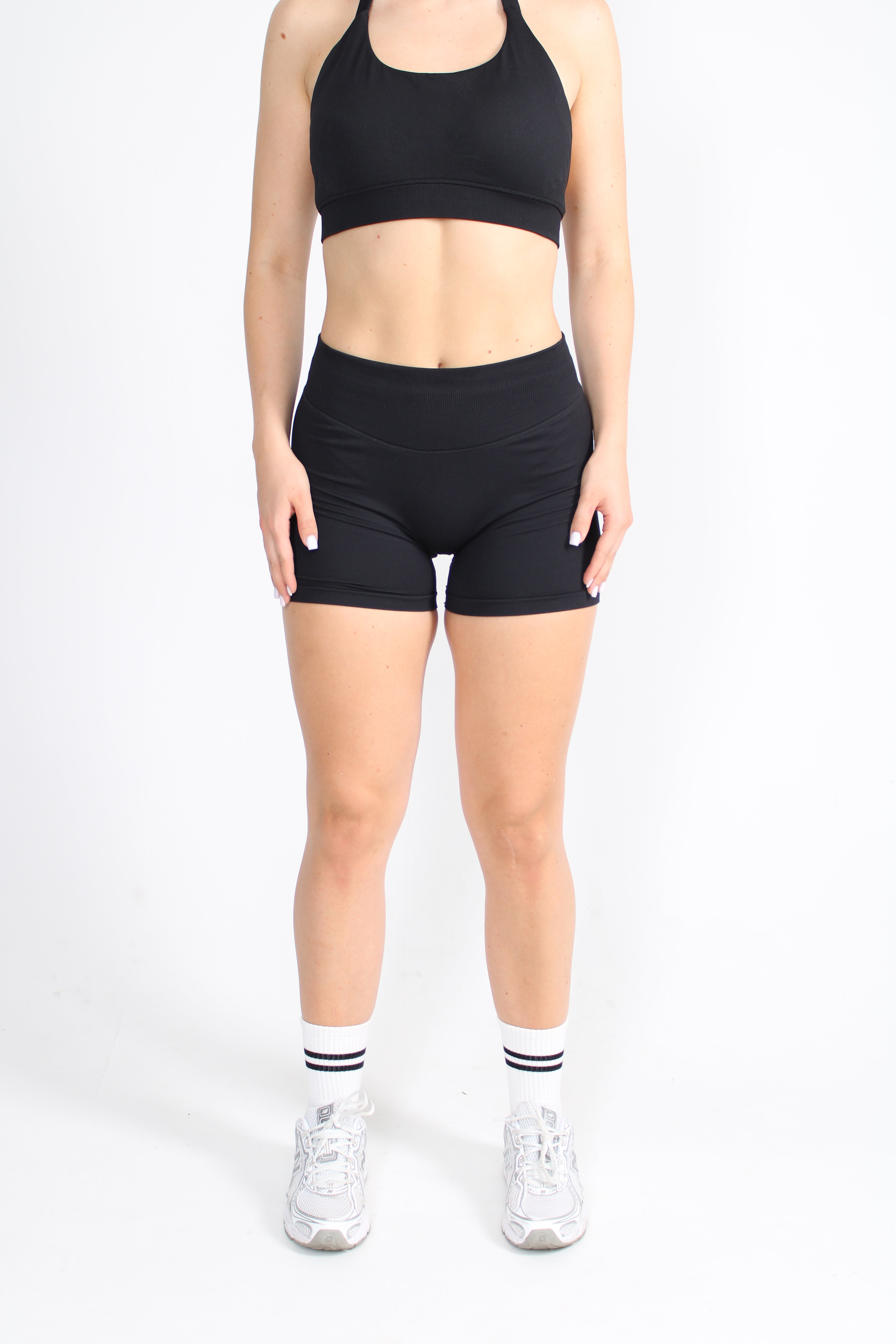 CORE SHORTS BLACK